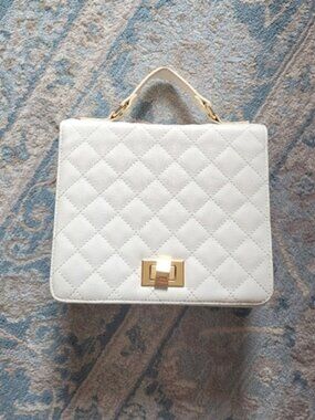 Guc forever 21 white top handle and cross body white gold purse